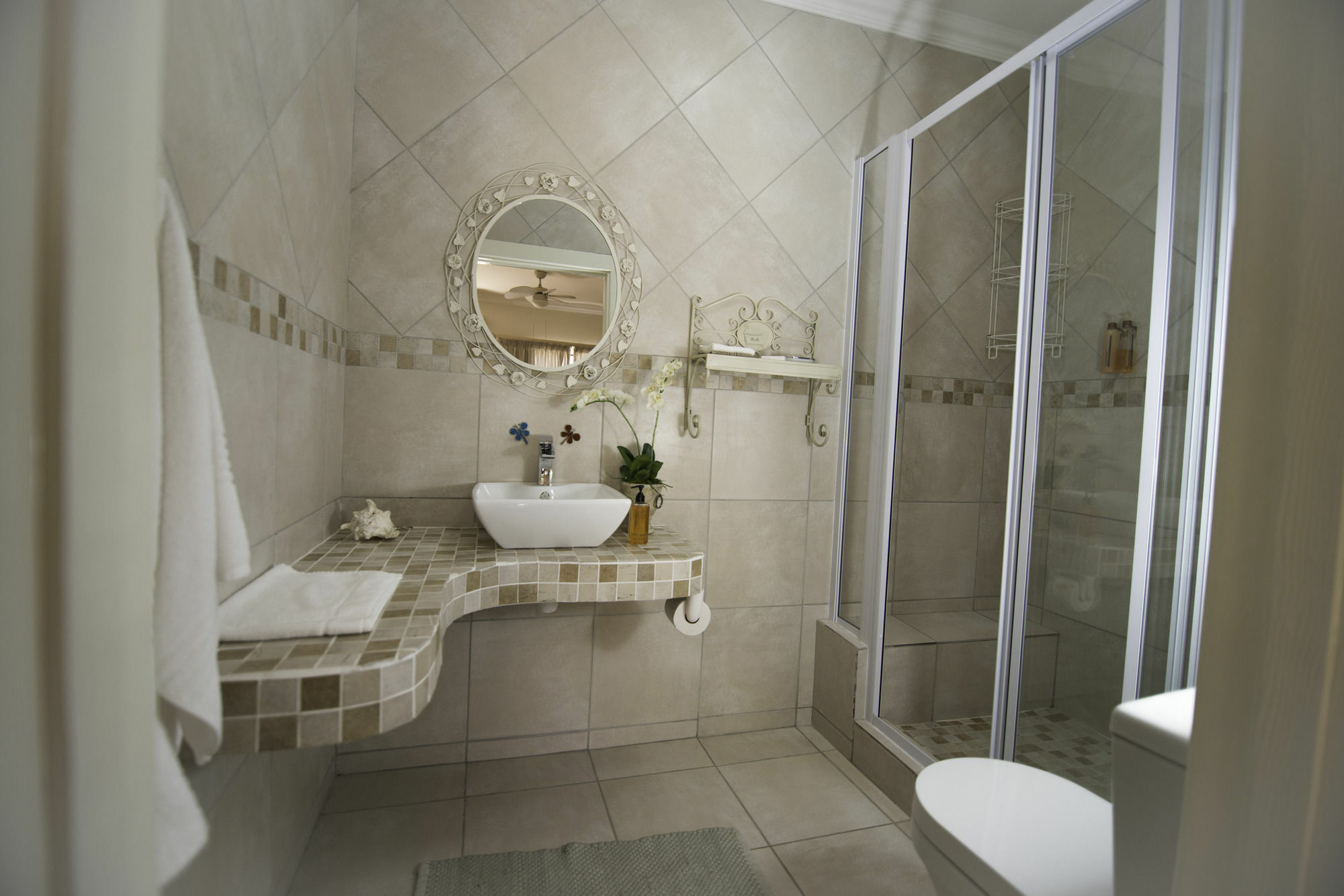 Arum Guest House Ист-Лондон Экстерьер фото