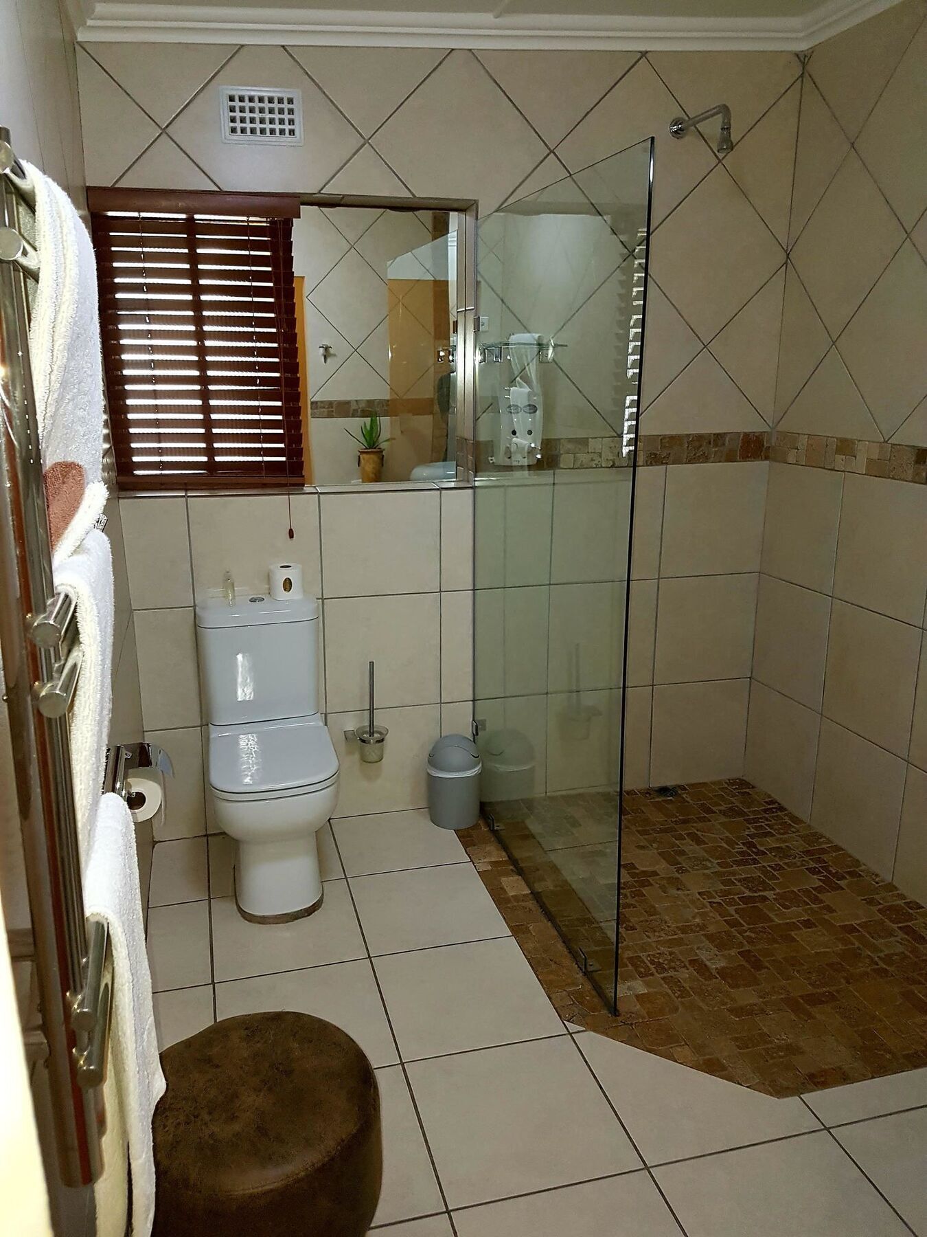 Arum Guest House Ист-Лондон Экстерьер фото
